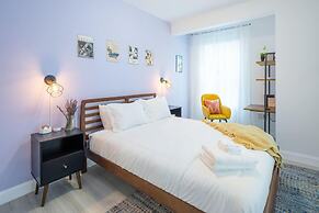 Cherry Suites 2BR Apt w W D Arcade Machine