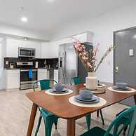 Cherry Suites 2BR Apt w W D Arcade Machine