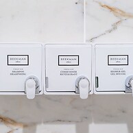 Cherry Suites 2BR Apt w W D Arcade Machine