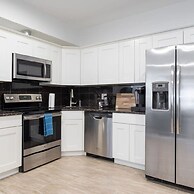 Cherry Suites 2BR Apt w W D Arcade Machine