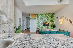 Sosuite 2BR Penthouse w W D Gym On-site Bar