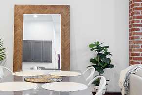 Sosuite 2BR Penthouse w W D Gym On-site Bar