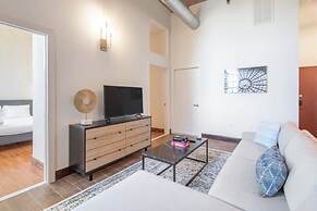 Sosuite 2BR Penthouse w W D Gym On-site Bar