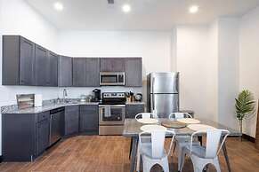 Sosuite 2BR Penthouse w W D Gym On-site Bar