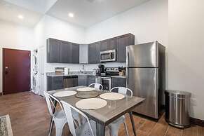 Sosuite 2BR Penthouse w W D Gym On-site Bar