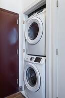 Sosuite 2BR Penthouse w W D Gym On-site Bar