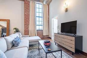 Sosuite 2BR Penthouse w W D Gym On-site Bar