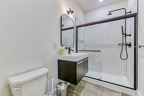 Sosuite Bay Window 1BR Apt w W/d, Desk