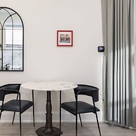 Sosuite Bay Window 1BR Apt w W/d, Desk