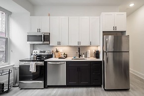 Sosuite Bay Window 1BR Apt w W/d, Desk