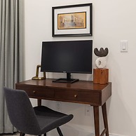 Sosuite Bay Window 1BR Apt w W/d, Desk