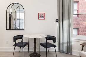 Sosuite Bay Window 1BR Apt w W/d, Desk