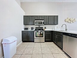 5 Star Home Private Pool & Jaccuzzifree Wi-fi 4 Bedroom Villa by RedAw