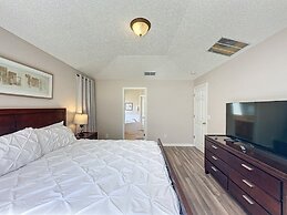 5 Star Home Private Pool & Jaccuzzifree Wi-fi 4 Bedroom Villa by RedAw