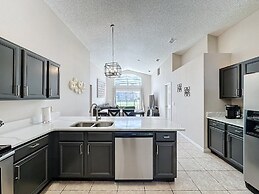 5 Star Home Private Pool & Jaccuzzifree Wi-fi 4 Bedroom Villa by RedAw