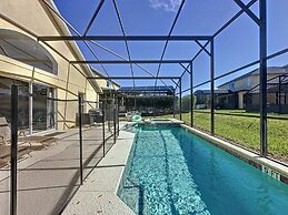 5 Star Home Private Pool & Jaccuzzifree Wi-fi 4 Bedroom Villa by RedAw