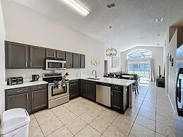 5 Star Home Private Pool & Jaccuzzifree Wi-fi 4 Bedroom Villa by RedAw