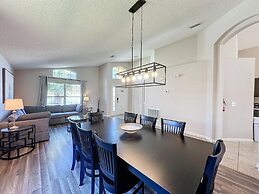 5 Star Home Private Pool & Jaccuzzifree Wi-fi 4 Bedroom Villa by RedAw