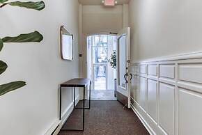 Sosuite Penthouse 1BR Apt w Arch Windows W D