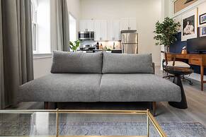 Sosuite Penthouse 1BR Apt w Arch Windows W D