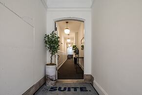 Sosuite Penthouse 1BR Apt w Arch Windows W D