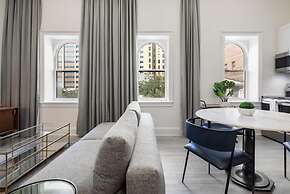 Sosuite Penthouse 1BR Apt w Arch Windows W D