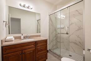 Sosuite 2BR Apt w W/d, Gym, On-site Restaurant