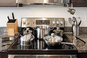 Sosuite 2BR Apt w W/d, Gym, On-site Restaurant