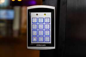 Sosuite 1BR Penthouse w Patio W D Gym