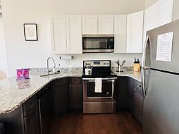 Sosuite 1BR Penthouse w Patio W D Gym