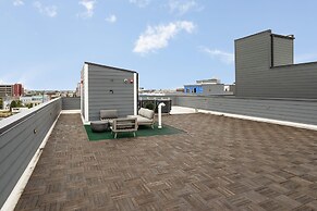 Sosuite Corner 2BR Loft w W D Shared Roofdeck