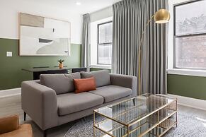 Sosuite Corner 1BR Apt w W D Desk