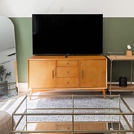 Sosuite Corner 1BR Apt w W D Desk