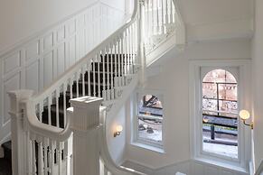 Sosuite Corner 1BR Apt w W D Desk