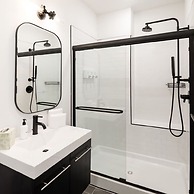 Sosuite Corner 1BR Apt w W D Desk