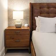 Sosuite Corner 1BR Apt w W D Desk