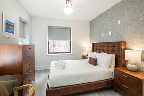 Sosuite Corner 1BR Apt w W D Desk