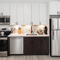 Sosuite Corner 1BR Apt w W D Desk