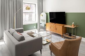 Sosuite Corner 1BR Apt w W D Desk