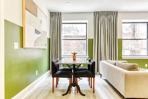 Sosuite Corner 1BR Apt w W D Desk