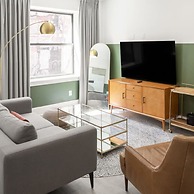 Sosuite Corner 1BR Apt w W D Desk