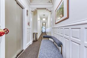 Sosuite Corner 1BR Apt w W D Desk