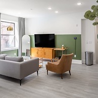 Sosuite Corner 1BR Apt w W D Desk