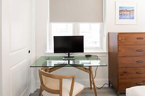 Sosuite Corner 1BR Apt w W D Desk