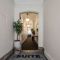 Sosuite Corner 1BR Apt w W D Desk