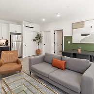 Sosuite Corner 1BR Apt w W D Desk