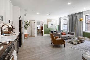 Sosuite Corner 1BR Apt w W D Desk