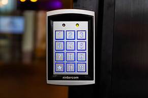 Sosuite Tandem 2BR Apts w. W/d, Gym, On-site Bar