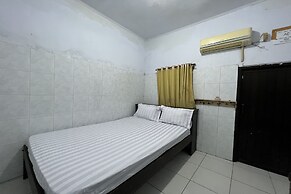 OYO 93753 Rafira Losmen NearYani Heahlerr