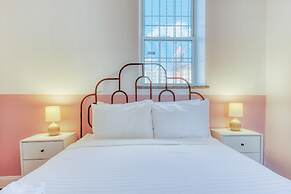 Stairway 3BR Apt w W D Ideal for Groups